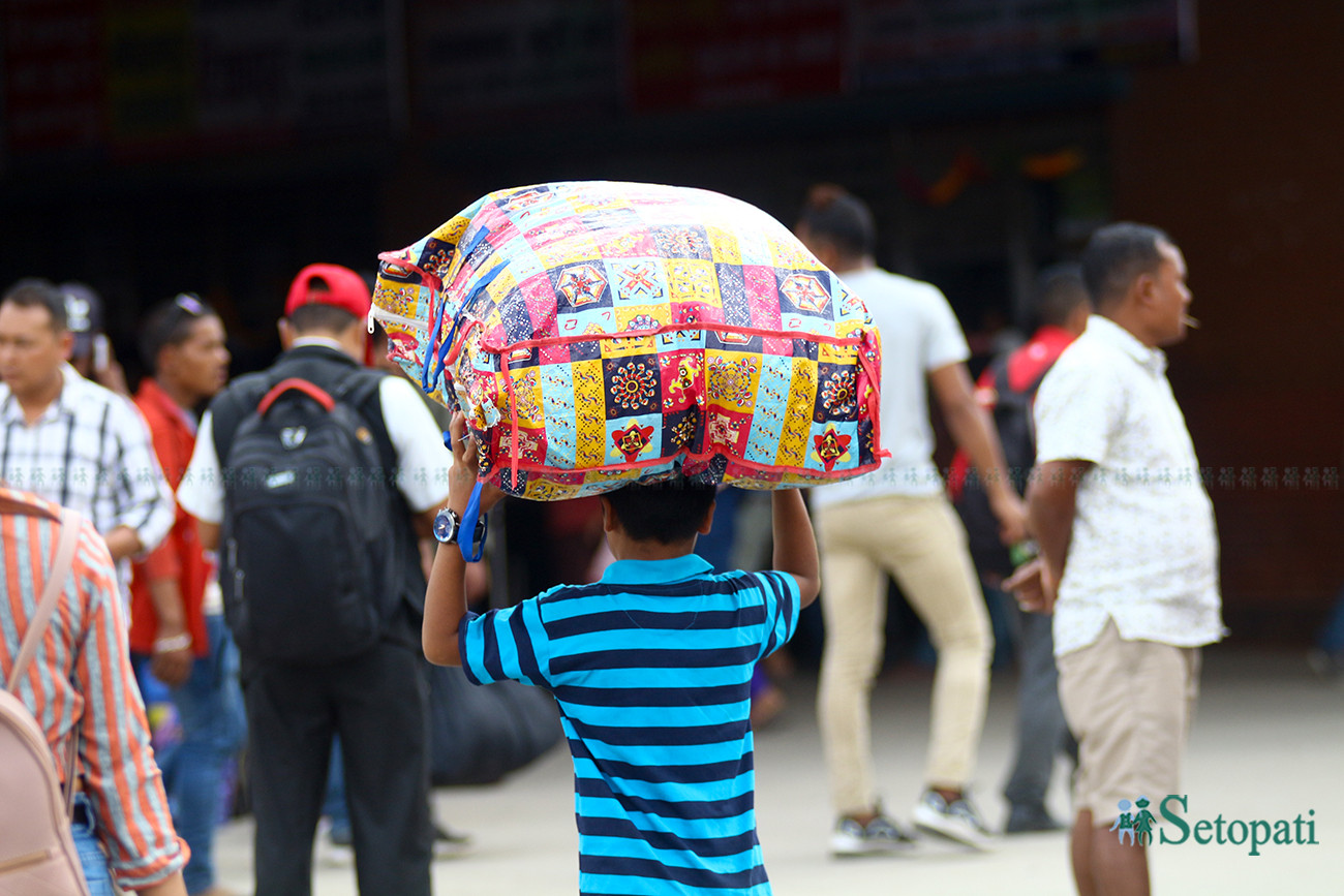 https://www.setopati.com/uploads/shares/2019/01/sujita/Going home in Dashain (1).jpg